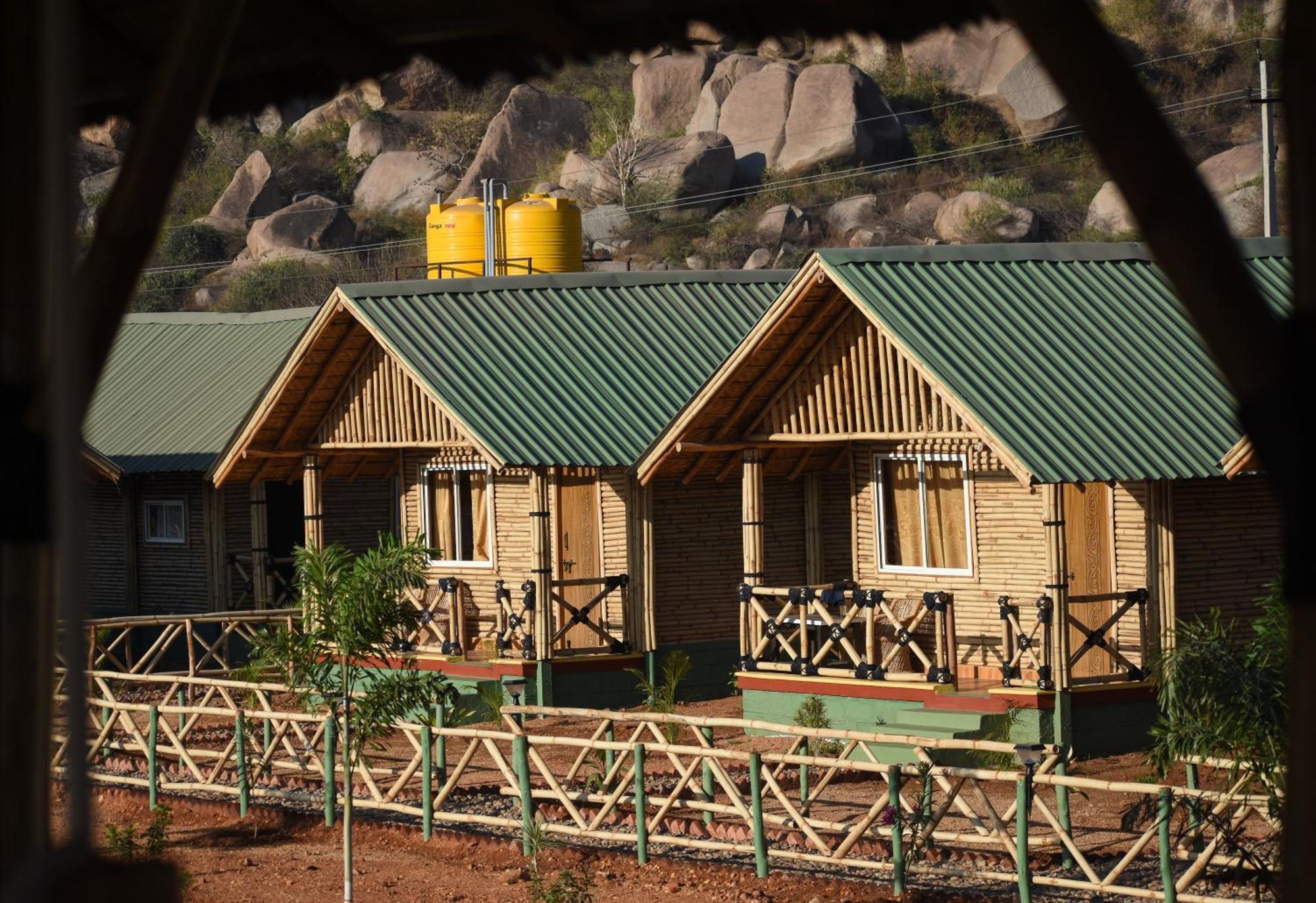 Mowgli'S Cafe Hampi & Guest House Exterior foto