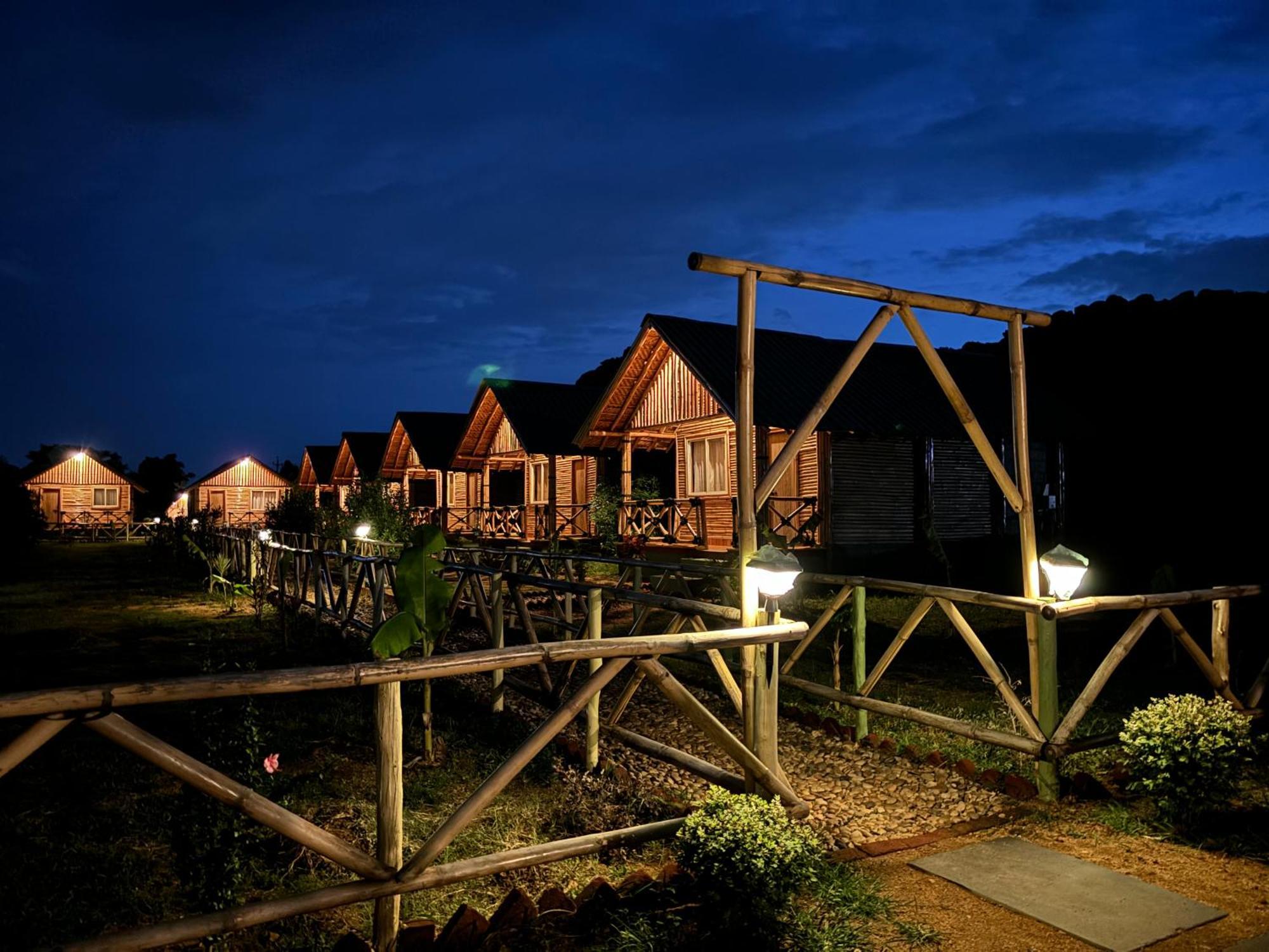 Mowgli'S Cafe Hampi & Guest House Exterior foto
