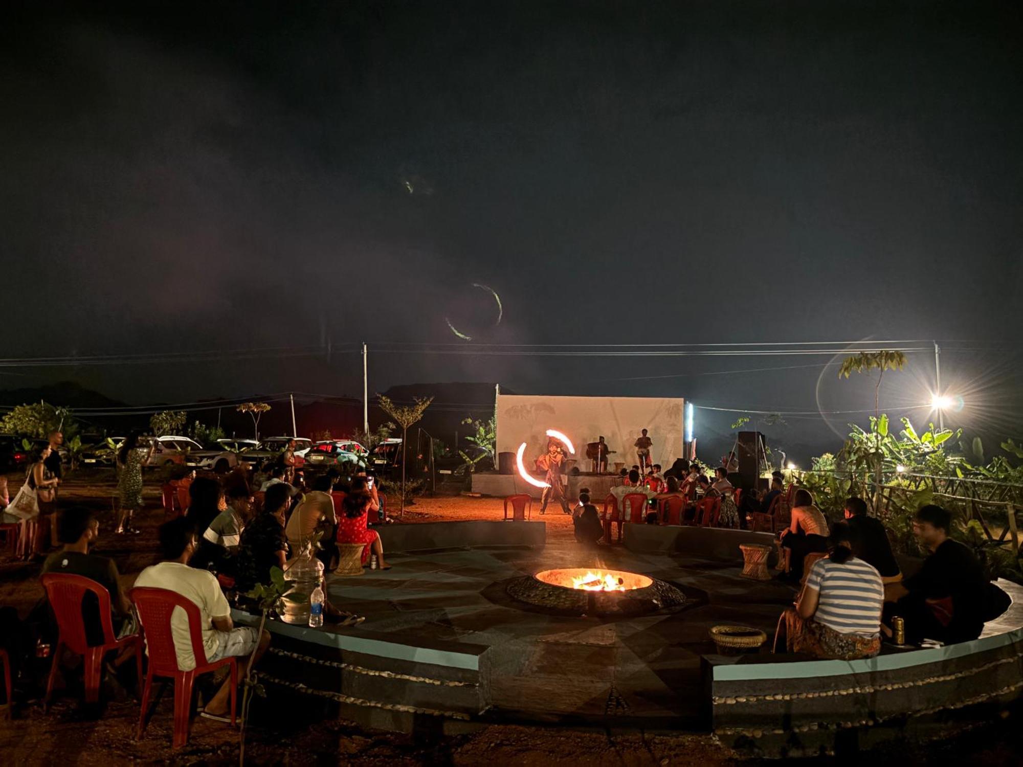 Mowgli'S Cafe Hampi & Guest House Exterior foto