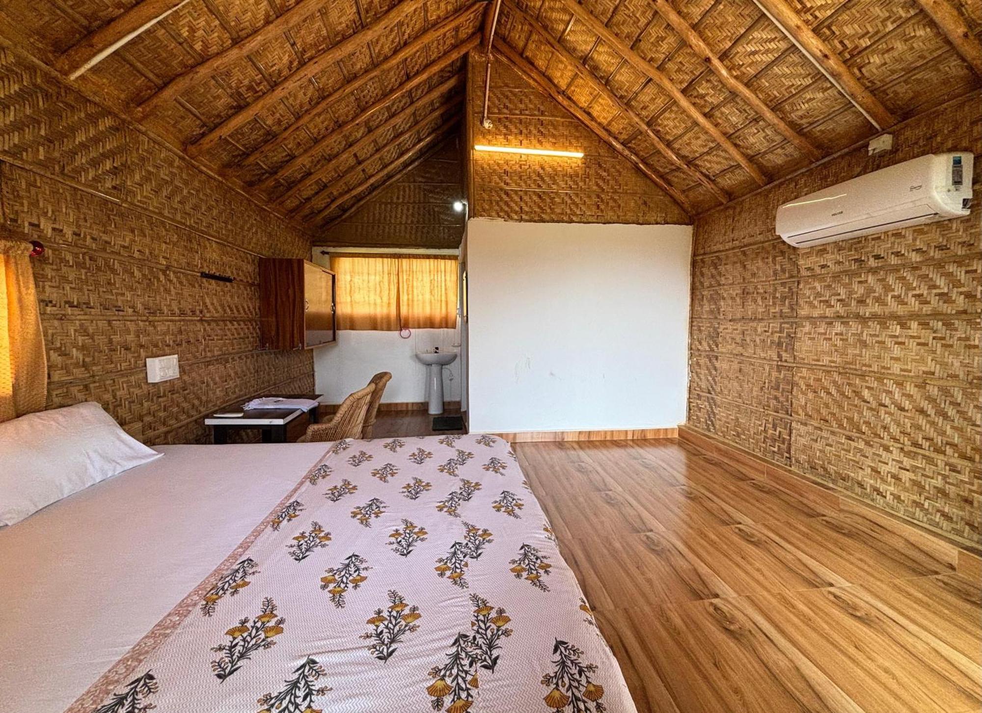 Mowgli'S Cafe Hampi & Guest House Exterior foto